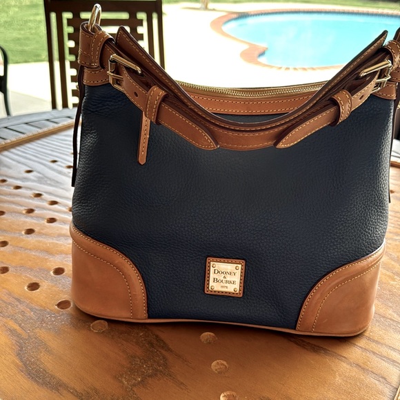 Dooney & Bourke purse - Picture 1 of 7